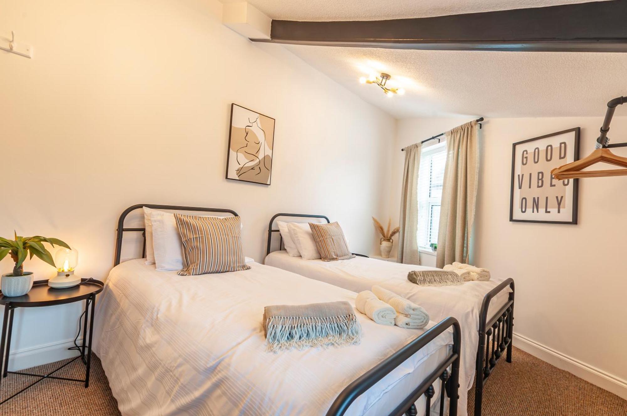 The Corner Stop~ Dog Friendly Holiday Let In *